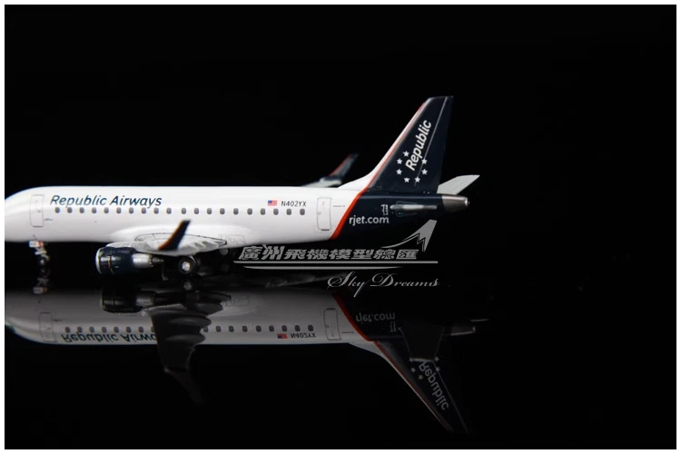 1:400 GeminiJets Republic Airways Embraer ERJ-175 Passenger Plane Diecast Model - Image 4 of 4