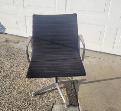 Charles & Ray EAMES EA 108 aluminum chair Original 1970 - 1979