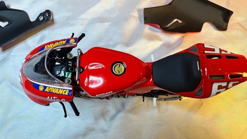 MINICHAMPS LORIS Capirossi DUCATI DESMOSEDICI GP 2005 - Foto 8 di 12