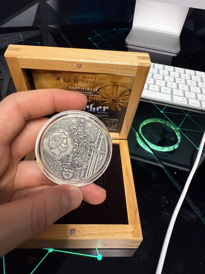 Moeda de prata 2 oz Niue The Witcher Book Series: Blood of Elves 2024 - Imagem 2 de 3