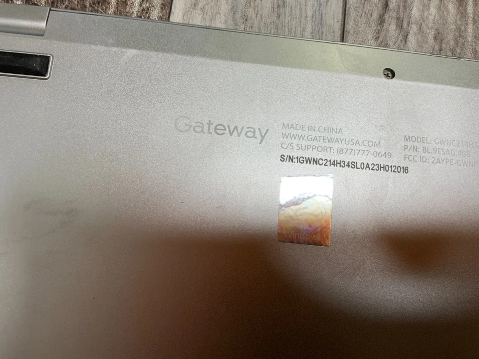 Portátil Gateway 14.1" - Intel Celeron - 4GB RAM (PARA REPUESTOS/NO FUNCIONA) Foto 3 de 4