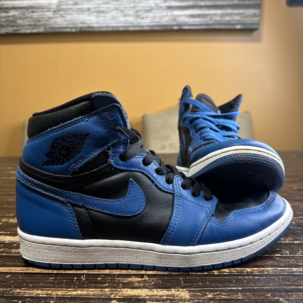 Men’s Jordan retro 1 Marina blue high top size 7.5. In excellent condition. Men main image 2
