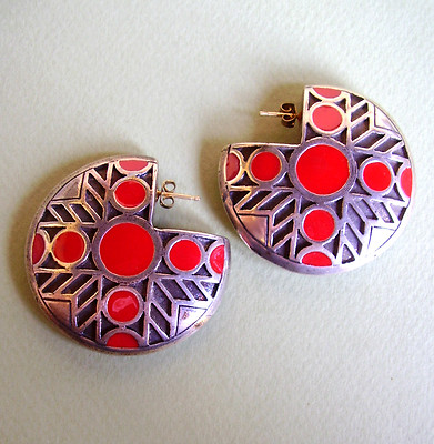 Boucles D'oreilles Percées Claire Deve - Métal Argenté Avec émail Rouge, Occasion En état Neuf