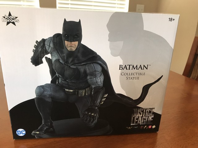 ben affleck batman statue
