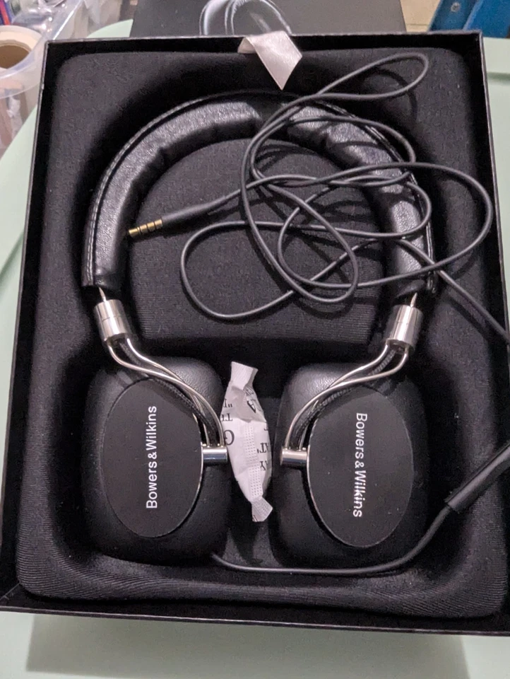 Bowers & Wilkins P5 S2 Series 2 On Ear Wired Headphones with HiFi Drivers - Image 2 of 4