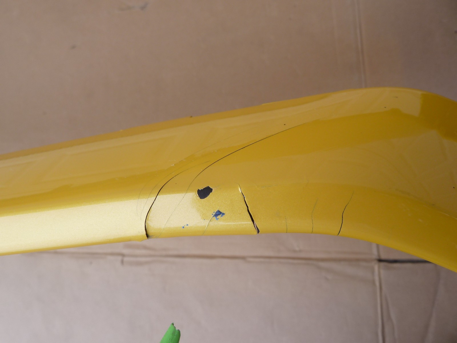 19-23 Lamborghini Urus Front Upper Bumper Cover Skin OEM Yellow Facia Damaged