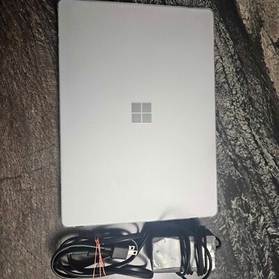 Microsoft Surface Laptop 1782 | 13.5in Touch | M3-7Y30 1.10GHz