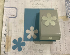 EK Success EK54-30106 Large Punch-Retro Flower 2.25"