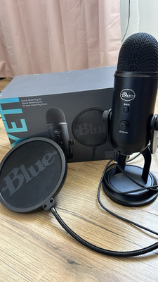 Blue Yeti USB Mikrofon Blackout mit Pop-Filter Streaming Kit