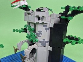 LEGO Castle (6077) Forestmen&rsquo;s River Fortress - 94% Complete - READ DESCRIPTION 