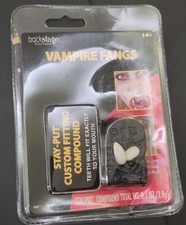 Adult Unisex Deluxe Vampire Fangs