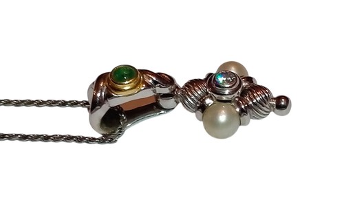 Collana in Oro Bianco 18k con Pendete Zancan in Oro, Diamante, Smeraldo e Perle - Foto 5 di 15