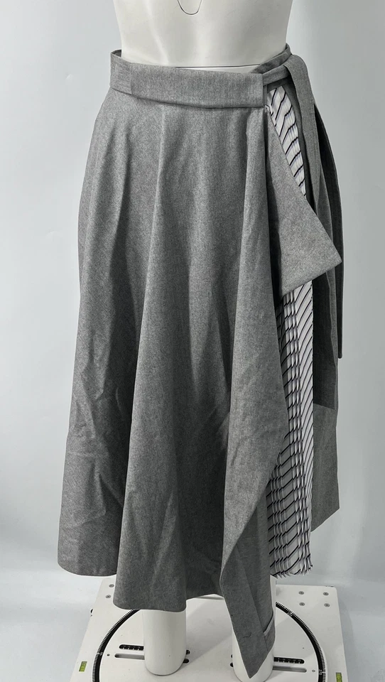 Falda gris tallada 'Jupe' envolvente asimétrica plisada lateral hasta la rodilla talla 40 Foto 2 de 4