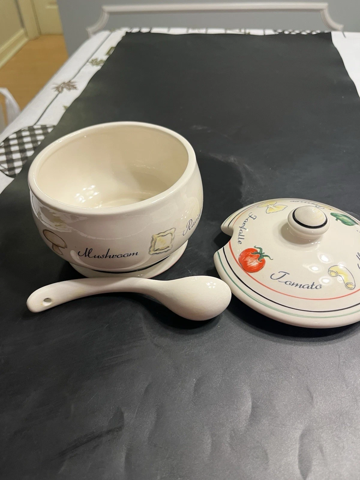 Pasta Party Sauce Boat w Ladle & Lid Gravy Condiments Cheese