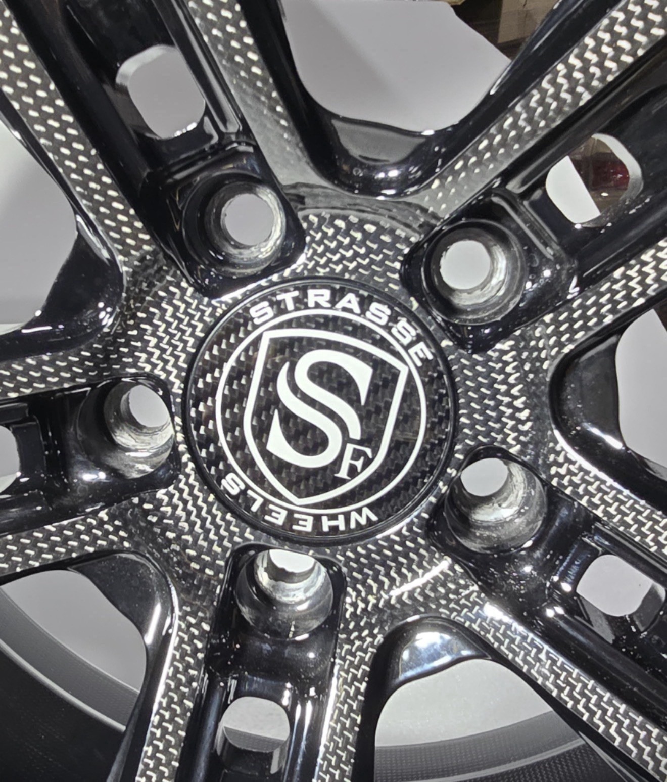 Ferrari 812 Strasse Dymag Carbon Fiber Wheels
