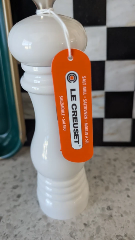 Molino de sal manual clásico acrílico Le Creuset, 8 pulgadas, blanco NUEVO, NUEVO CON ETIQUETAS Foto 3 de 4