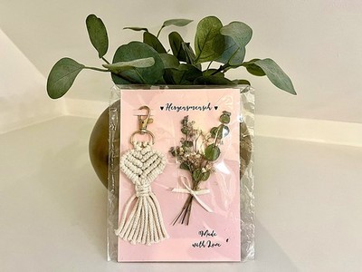 Makramee Schlüsselanhänger rosa  Boho Geschenkkarte Handmade Trockensträusschen
