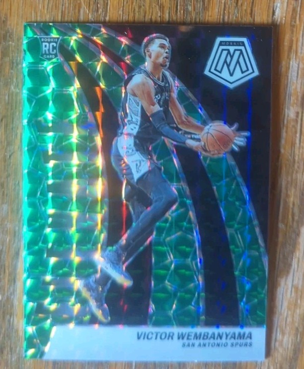 2023-24 Mosaic Victor Wembanyama Green Mosaic Prism elevate Insert