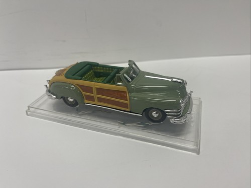 Chrysler Town & Country Green Vitesse 1/43 Miniature with Case! - Picture 12 of 16