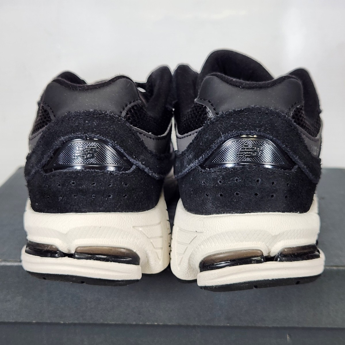 Kids New Balance 2002 Grade School Black Running Sneakers GC2002BK Size 4.5 Boys 009IF_0001_right main image 2