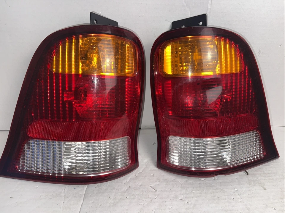 1999 to 2003 Ford Windstar Pair Of Tail lights Foto 2 de 4