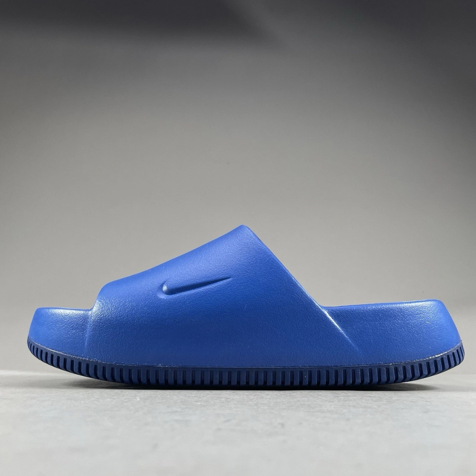 Sandali Nike Calm Uomo Taglia 11 Gioco Blu Royal Slip On Gomma Slides Casual NUOVI