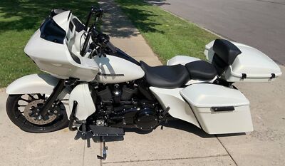 Advanblack Bonneville Salt Pearl Razor Tour Pack For 97+ Harley