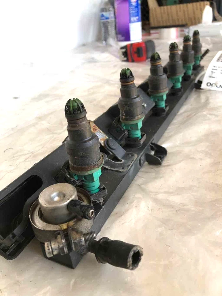 BMW 325I 1992 riel de inyección de combustible con conjunto de inyector 2,5 L 6 cilindros OEM Foto 3 de 4