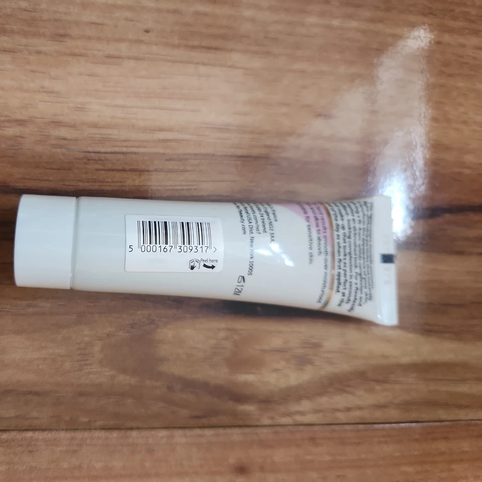 No7 Airbrush Away Radiance Boosting Primer 30ml - Image 2 of 2