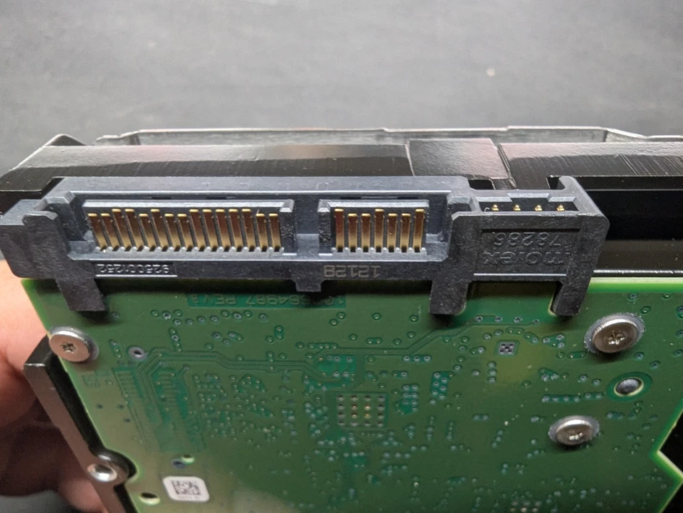 Disco duro Sata Seagate ST3000DM001 9YN166-568 CC96 TK Tailandia (Z1F) 3 TB 3,5" 08/2011 Foto 2 de 4