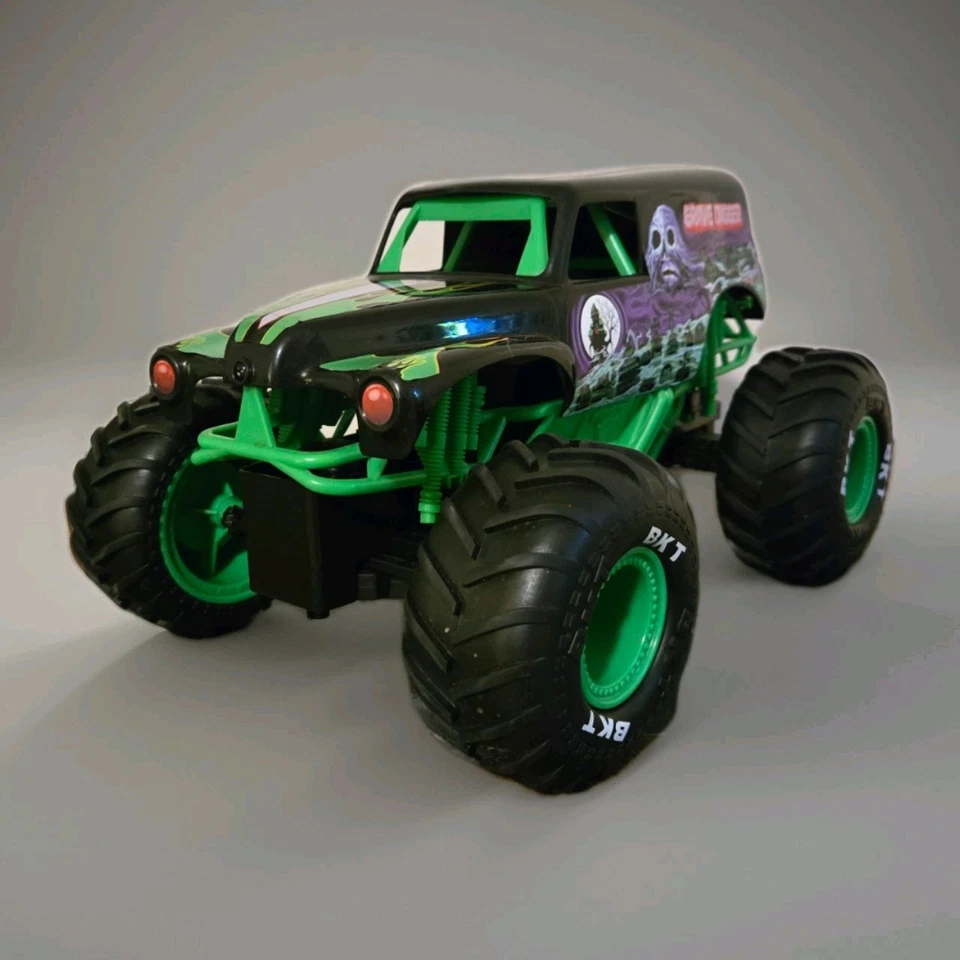 Exclusive Monster Jam Grave Digger Monster Truck No Remote Control 14 Inch - Image 2 of 4