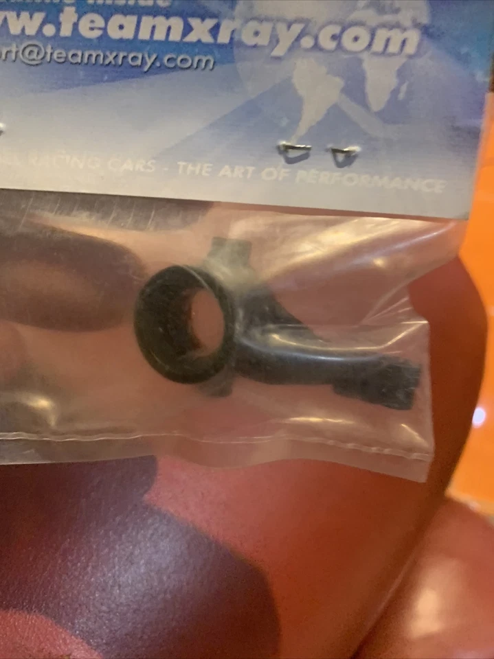 XRAY 30-2261 302261 COMPOSITE STEERING BLOCK LEFT 3 HOLE HOLES NEW LOOK READ  - Image 4 of 4