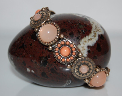 ELEGANT COUTURE COLORED CABOCHONS GOLDEN ETRUSCAN STY STATEMENT STRETCH BRACELET
