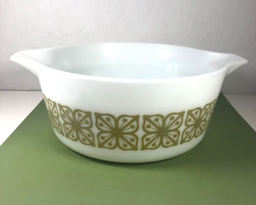 Vintage Pyrex 475-B 2.5 Qt. Verde Green Square Flowers Casserole or Mixing Bowl