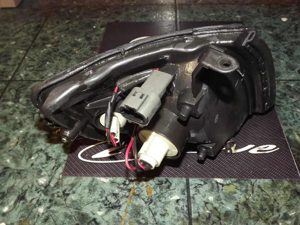 96-98 OEM Infiniti I30 front driver side corner light lamp assembly 3361 FL V2 - Image 3 of 4