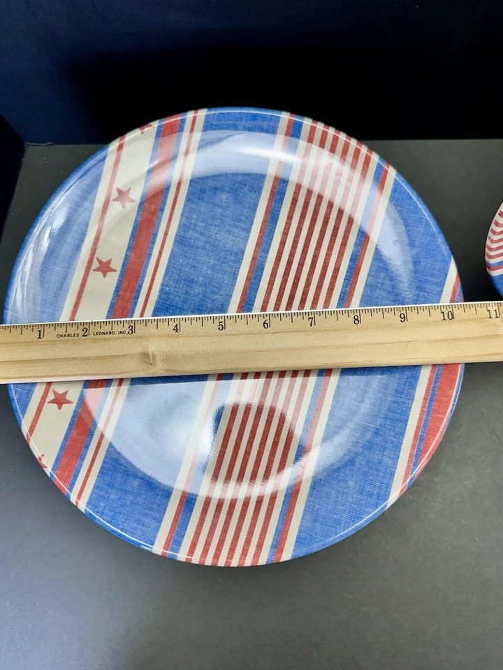 Juego/12 Platos Patrióticos WILLIAMS-SONOMA Rojo Blanco y Azul Melamina 4 de Julio Foto 3 de 4