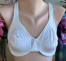 Olga 38D WHITE Signature Support Satin Center Seamless Underwire Bra 35002