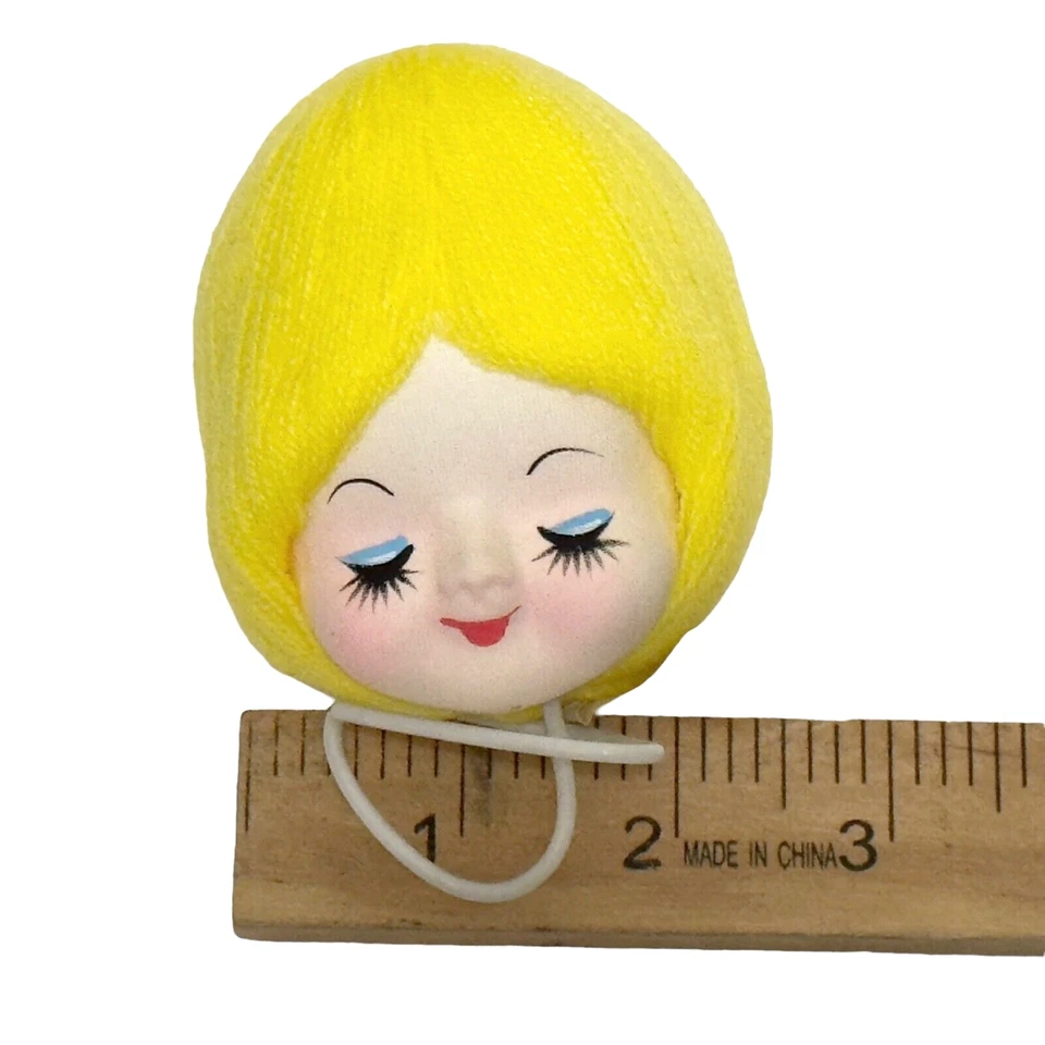 Cabeza de muñeca de tela de ojos cerrados vintage estilo Bradley hilo rubio pelo Corea  Foto 2 de 4