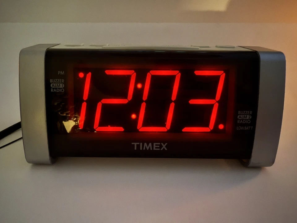 Timex Clock Radio T235Y Double Alarm AM/FM White Grey Jumbo Red Numbers - Image 3 of 4