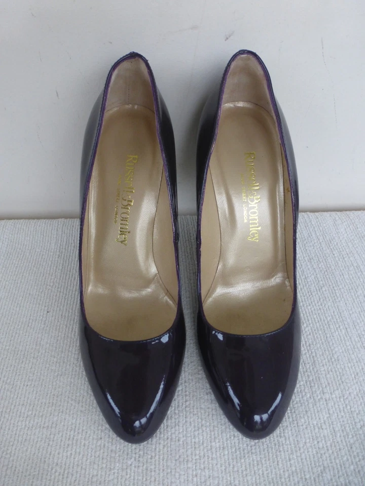 RUSSELL & BROMLEY DARK PLUM PATENT LEATHER COURT SHOE HEELS SIZE UK 5 EU 38 - Image 2 of 4