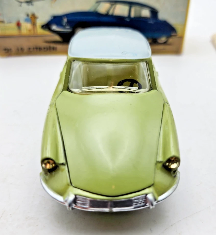 Vintage Dinky Toys 530 DS 19 Citroen Light Green & Grey With Box. France - Image 3 of 4