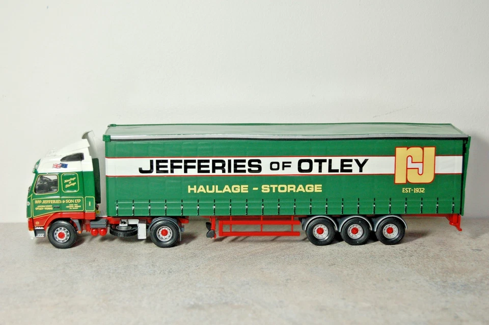 CORGI CC12416 VOLVO FH GLOBETROTTER CURTAINSIDE JEFFERIES OF OTLEY - Image 3 of 4