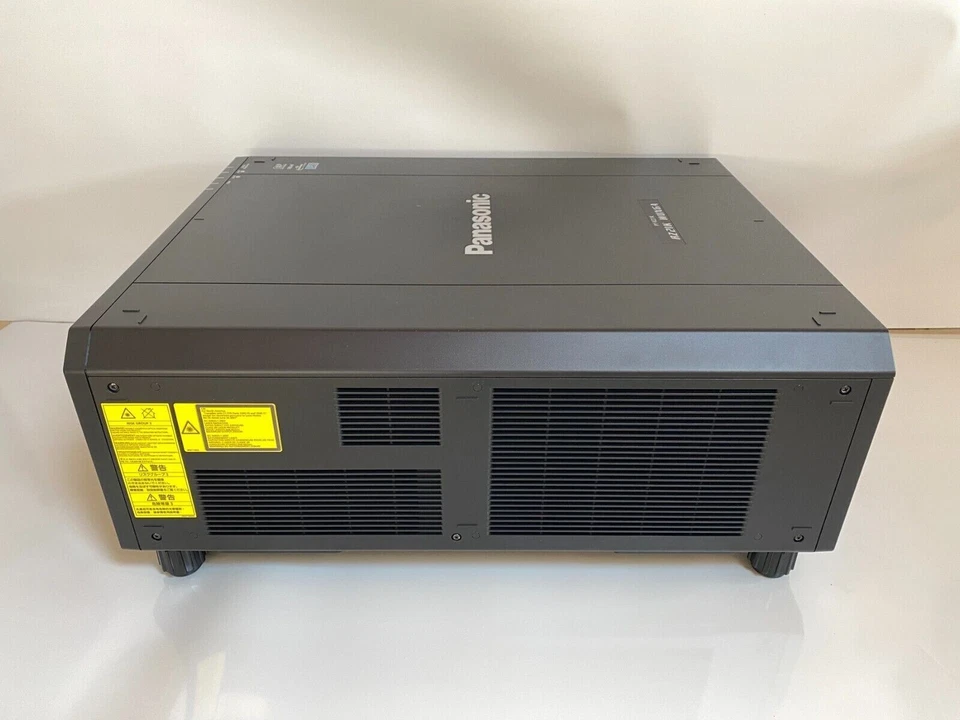 Panasonic PT-RZ21K 3-Chip DLP Laser Projektor 21000lm WUXGA 20000:1 Schwarz_49_5 - Bild 4 von 4