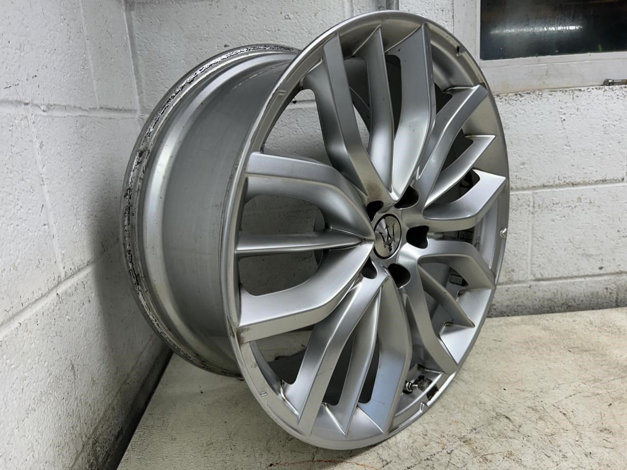 Maserati Levante 2022 Wheel P/N 670112462