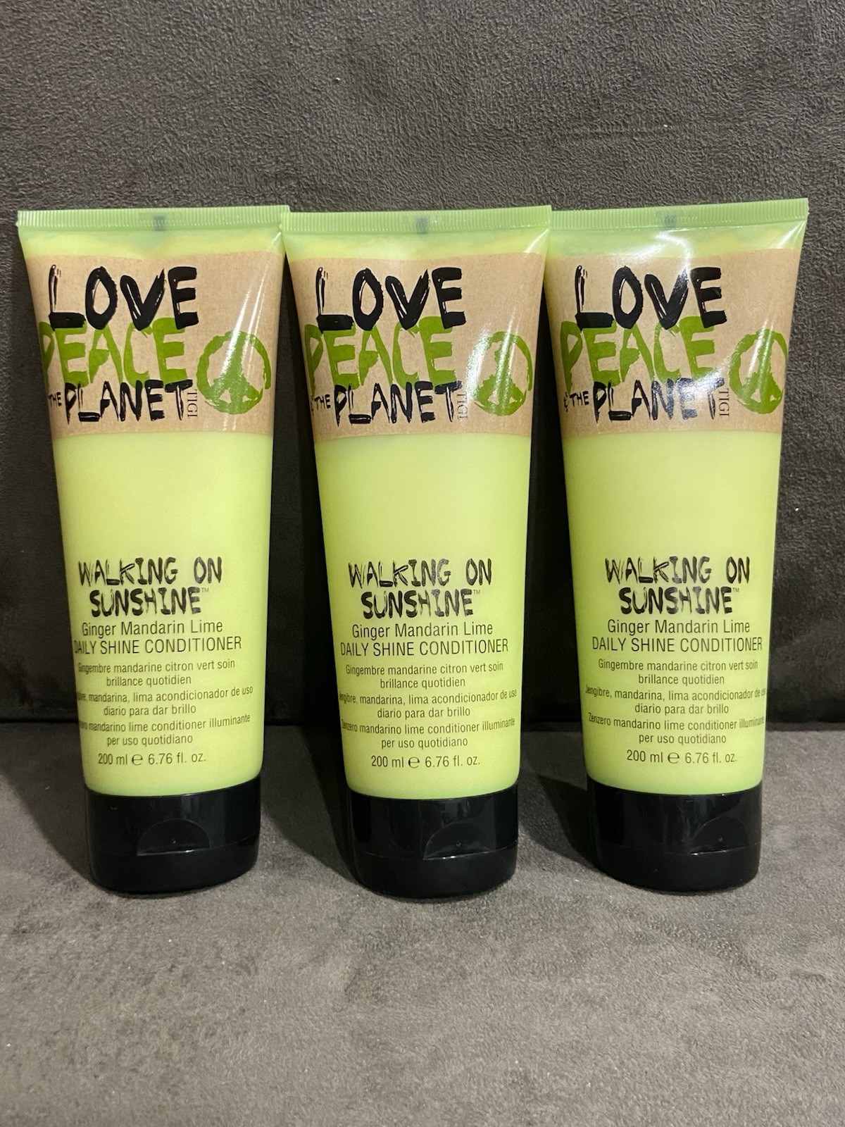 TIGI LOVE PEACE & THE PLANET WALKING ON SUNSHINE ACONDICIONADOR BRILLO DIARIO - PAQUETE DE 3