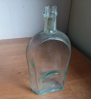 1870s APPLIED LIP 1/2 PINT COFFIN WHISKEY FLASK WITH ''KNIFE EDGE'' PANELED SIDES