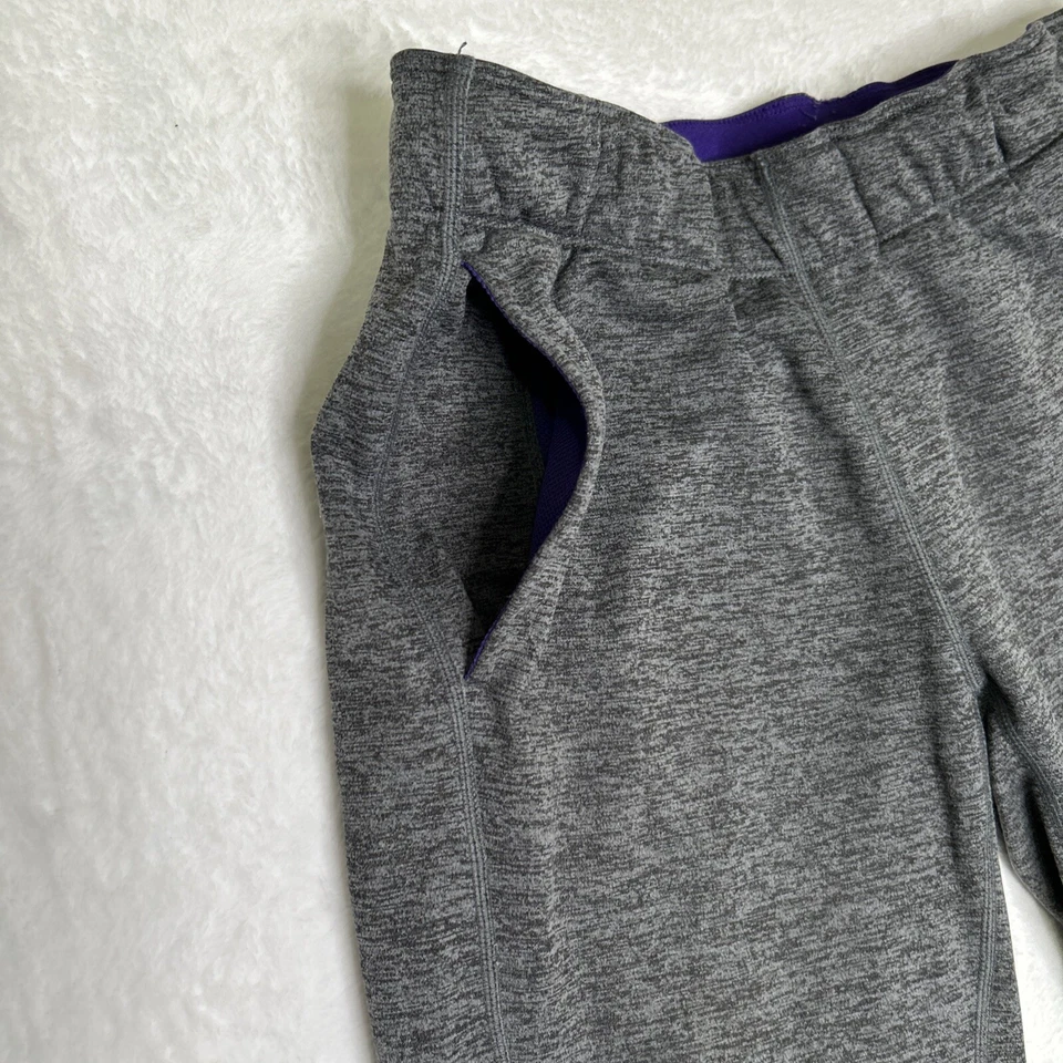 Pantalones deportivos Nike Therma-Fit gris forrados de lana para mujer talla pequeña logotipo Just Do It Foto 4 de 4