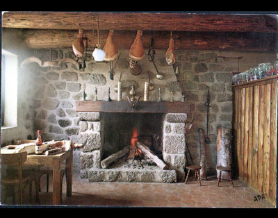PUY MARY (15) CHALET REFUGE ''SON CANTOU / M. BENET Eigentümer''