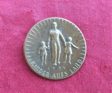 German WWII pin tinnie "KINDER AUFS LAND" 1934 original