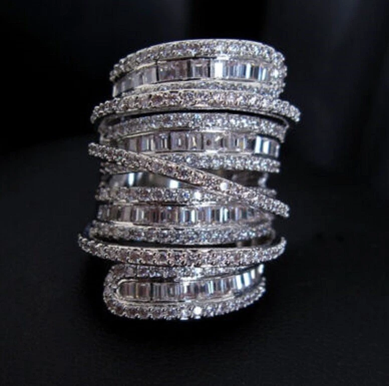 Precioso anillo grande largo enchapado en oro blanco de 18k hecho con piedra de cristal de Swarovski Foto 3 de 4